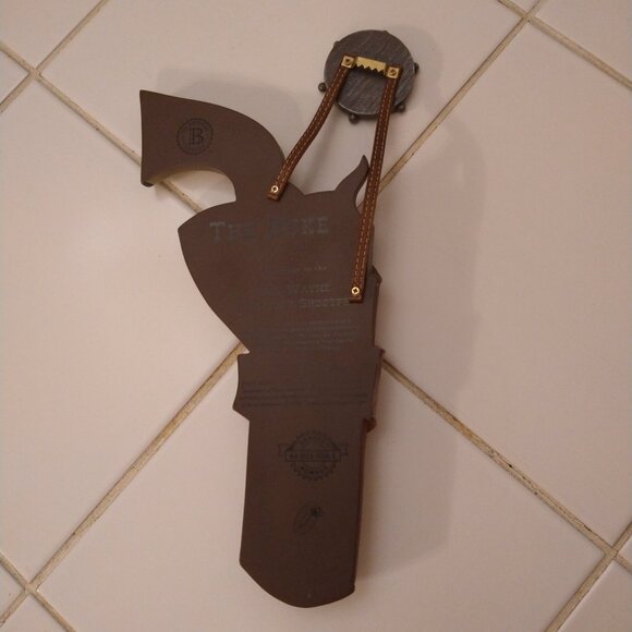 Bradford Exchange - The Duke - John Wayne Straight Shooter Holster Wall Hanging - Picture 13 of 13